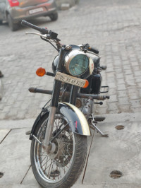 Black Royal Enfield Classic 500