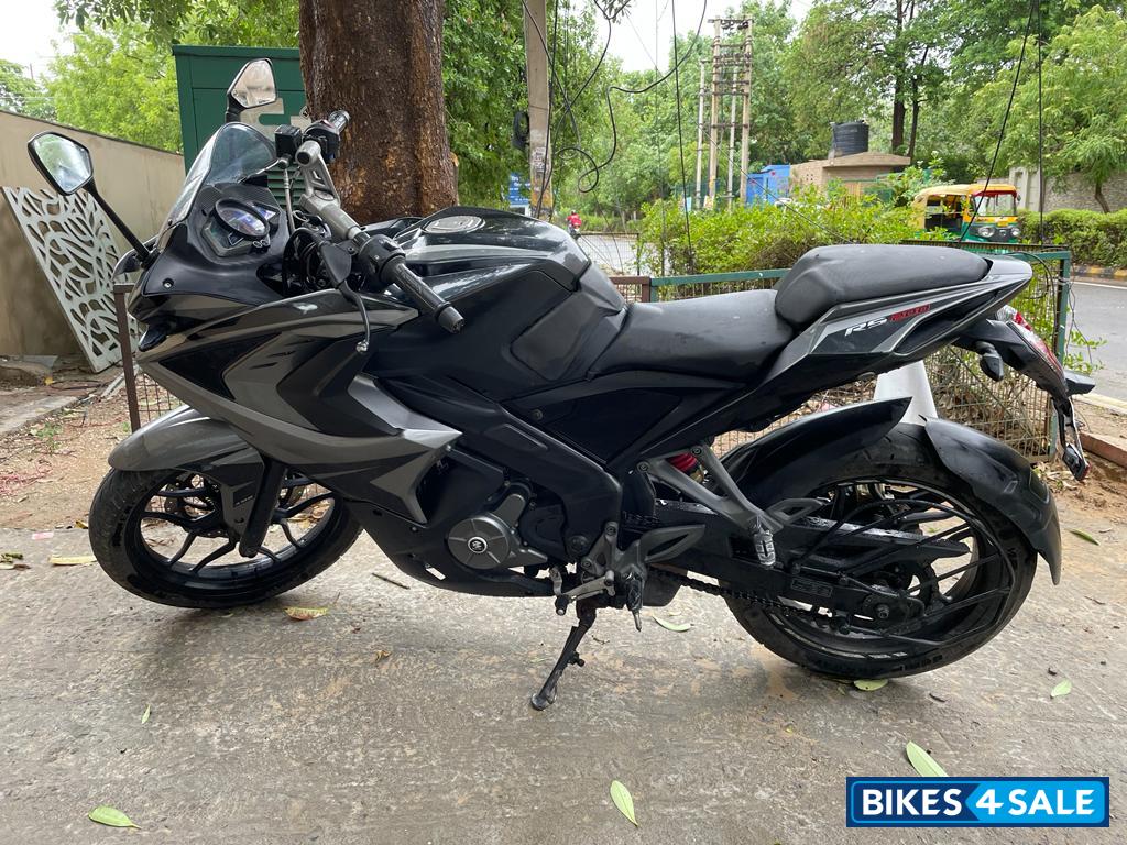 Black Bajaj Pulsar RS 200 ABS