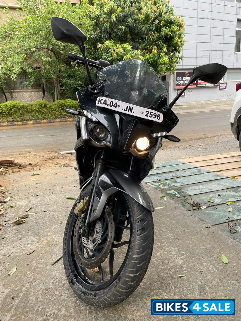 Black Bajaj Pulsar RS 200 ABS Black Bajaj Pulsar RS 200 ABS