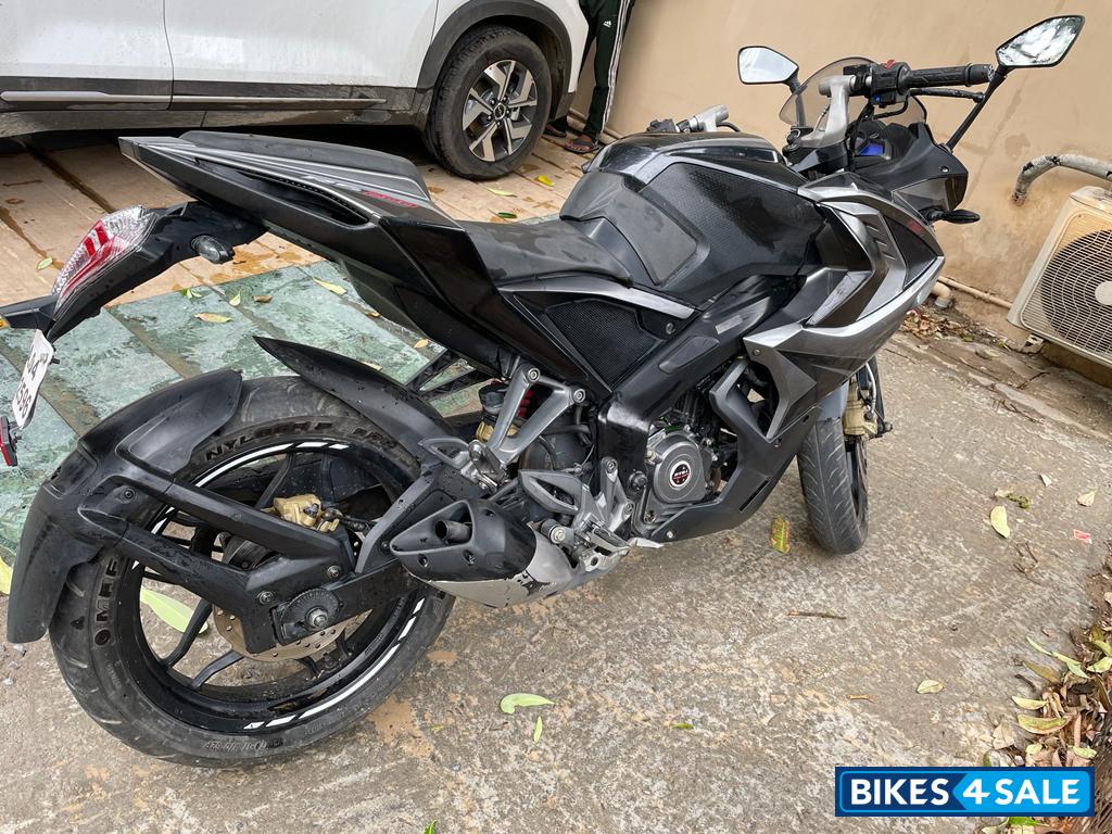Black Bajaj Pulsar RS 200 ABS Black Bajaj Pulsar RS 200 ABS