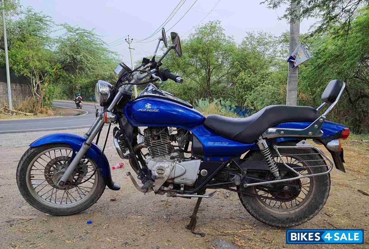 Bajaj Avenger 220 DTS-i