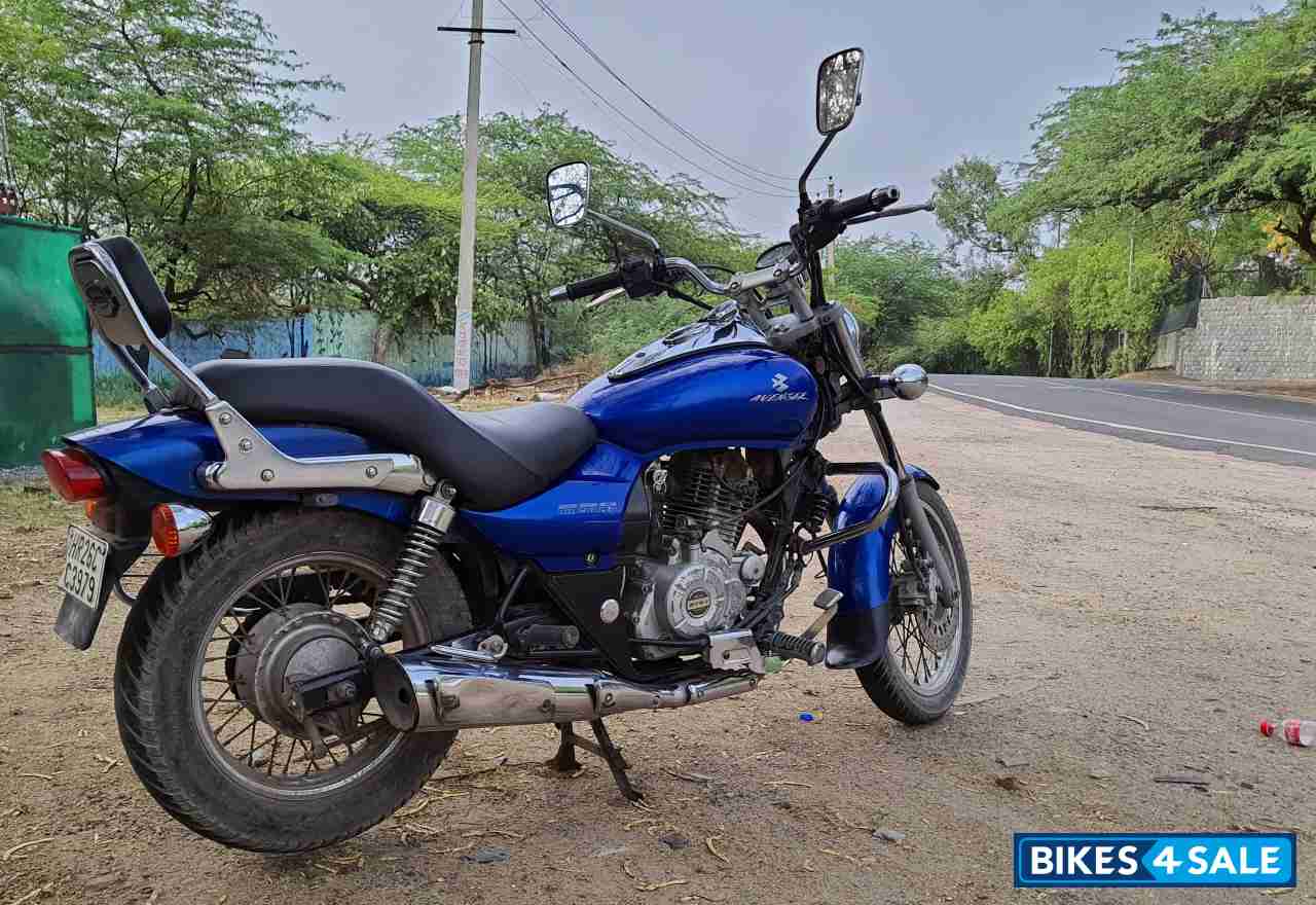 Bajaj Avenger 220 DTS-i