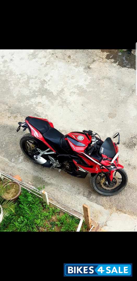 Bajaj Pulsar RS 200