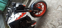 White+orange KTM Duke 125