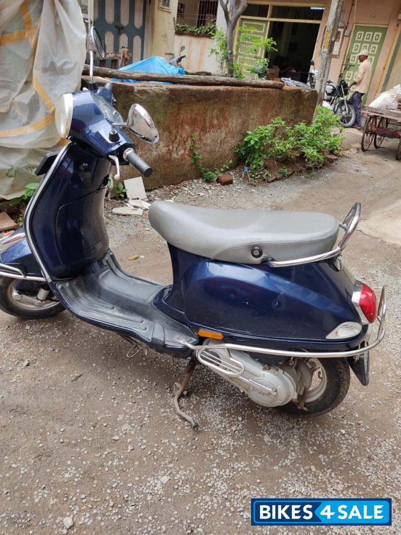 Blue Vespa LX 125 Blue Vespa LX 125