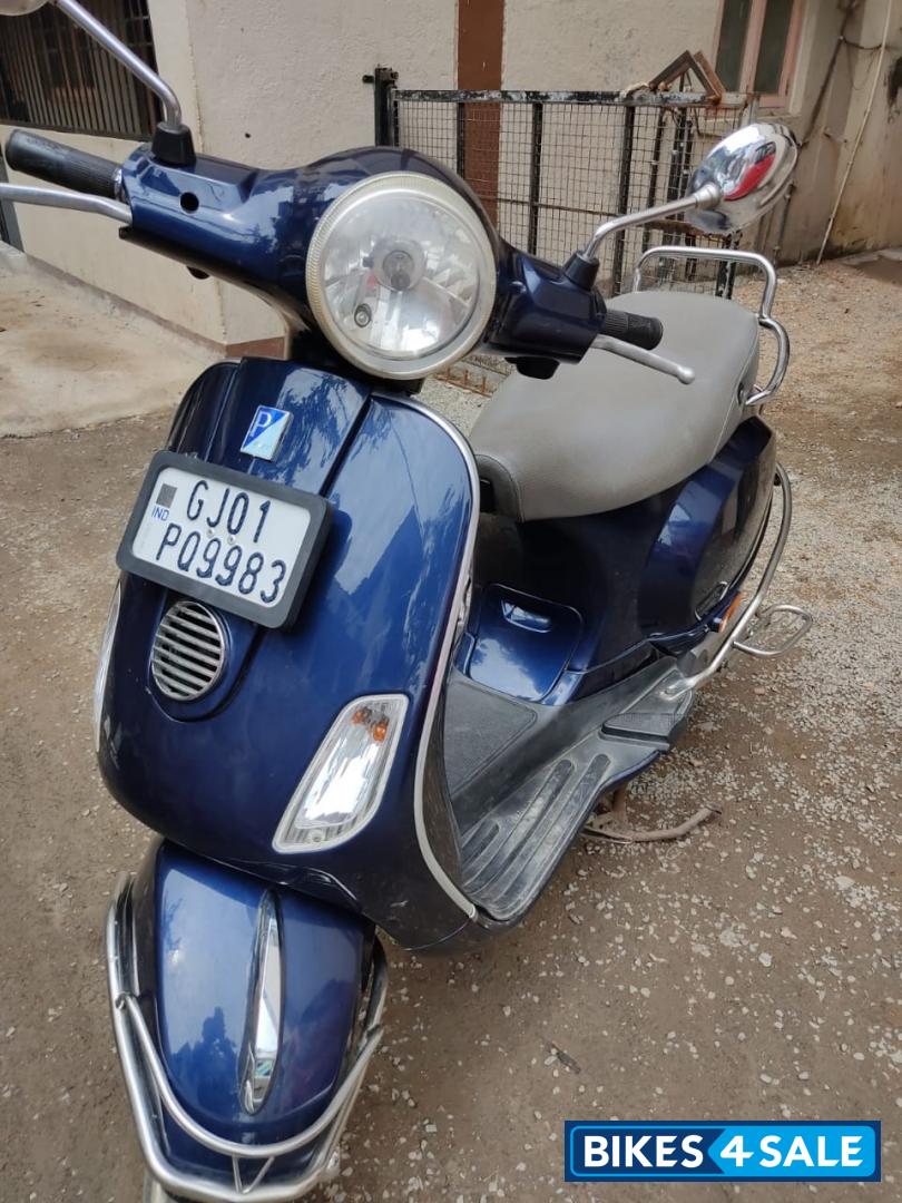 Blue Vespa LX 125 Blue Vespa LX 125