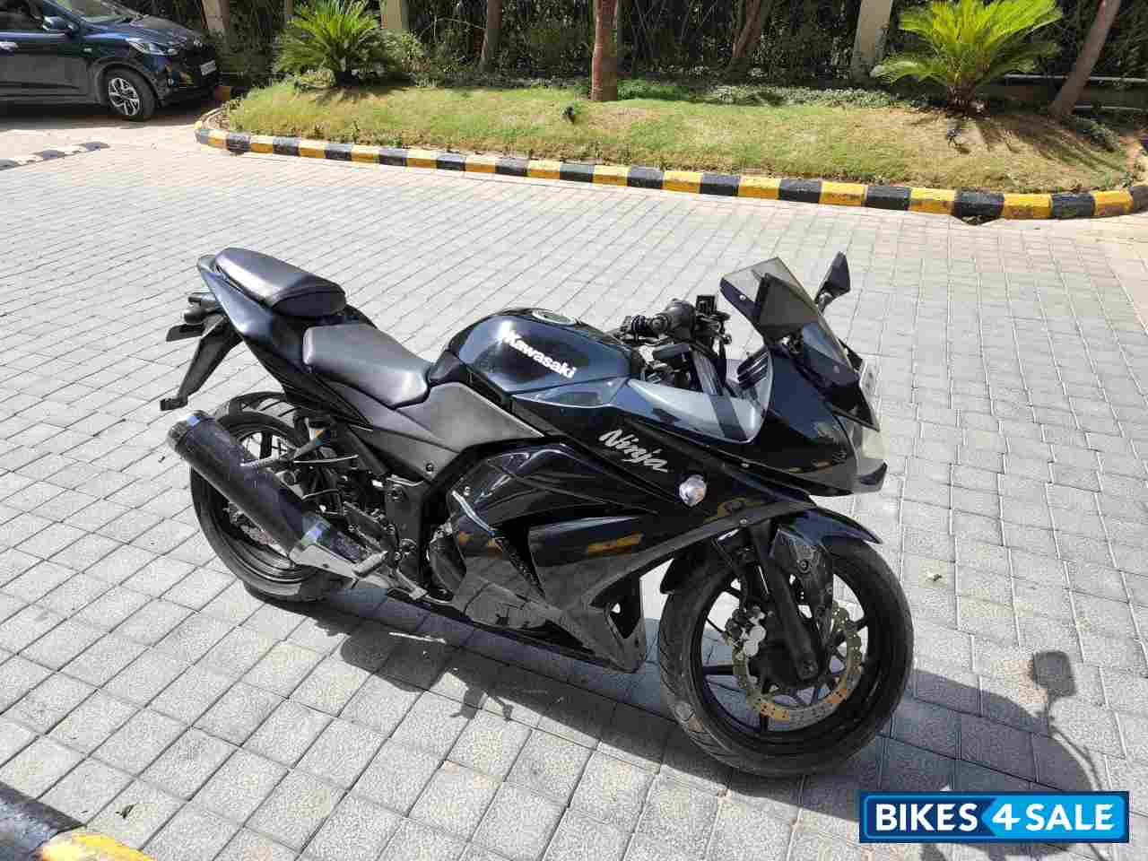 Black Kawasaki Ninja 250R