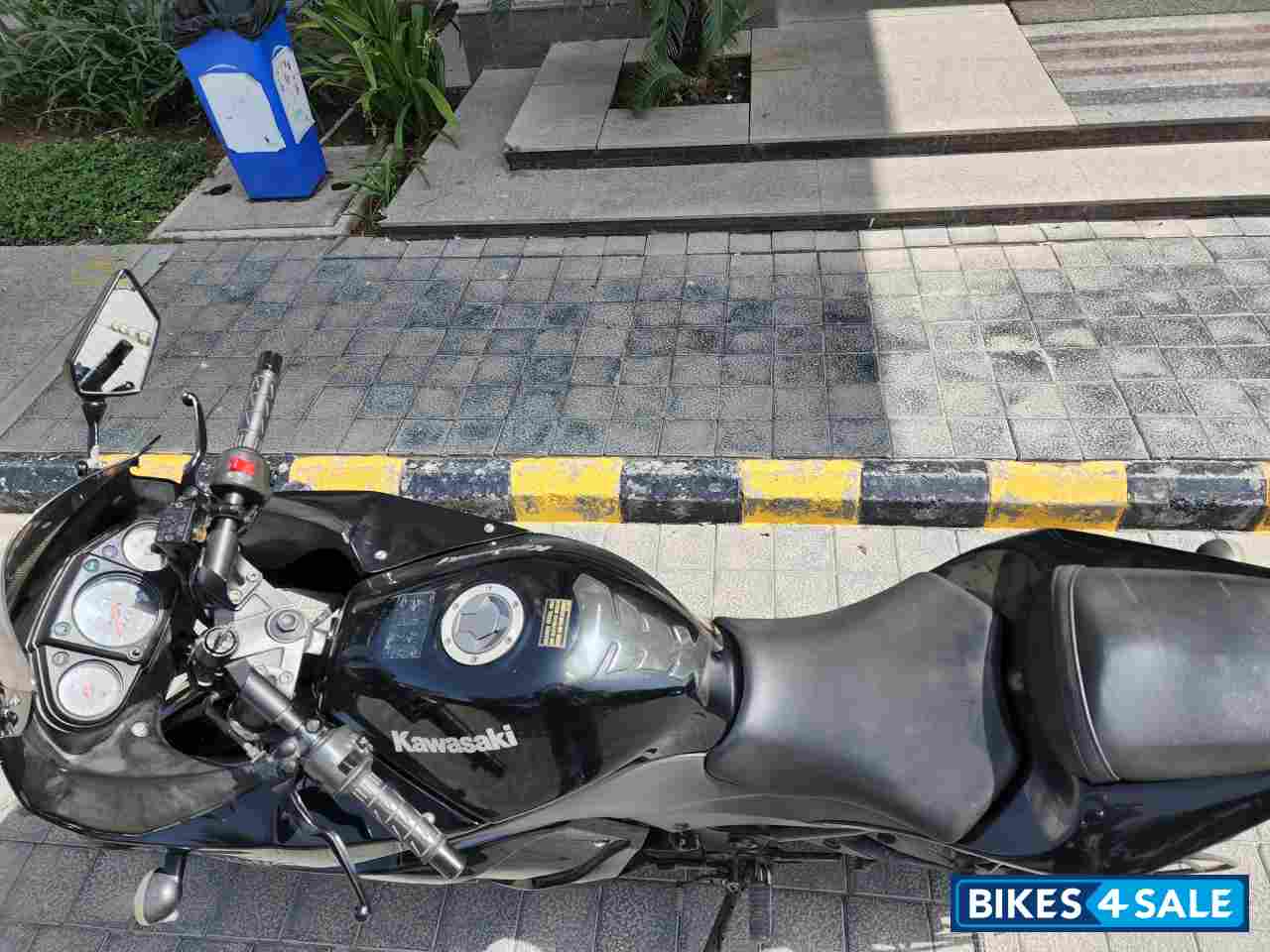 Black Kawasaki Ninja 250R