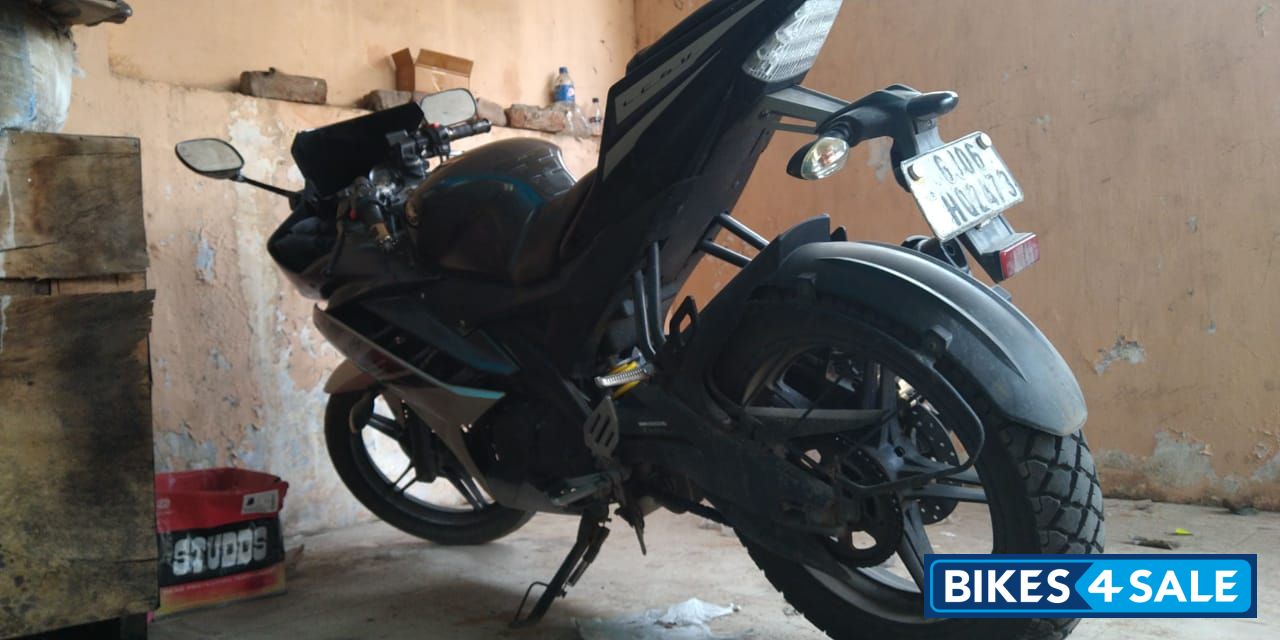 Gray Yamaha YZF R15 V2