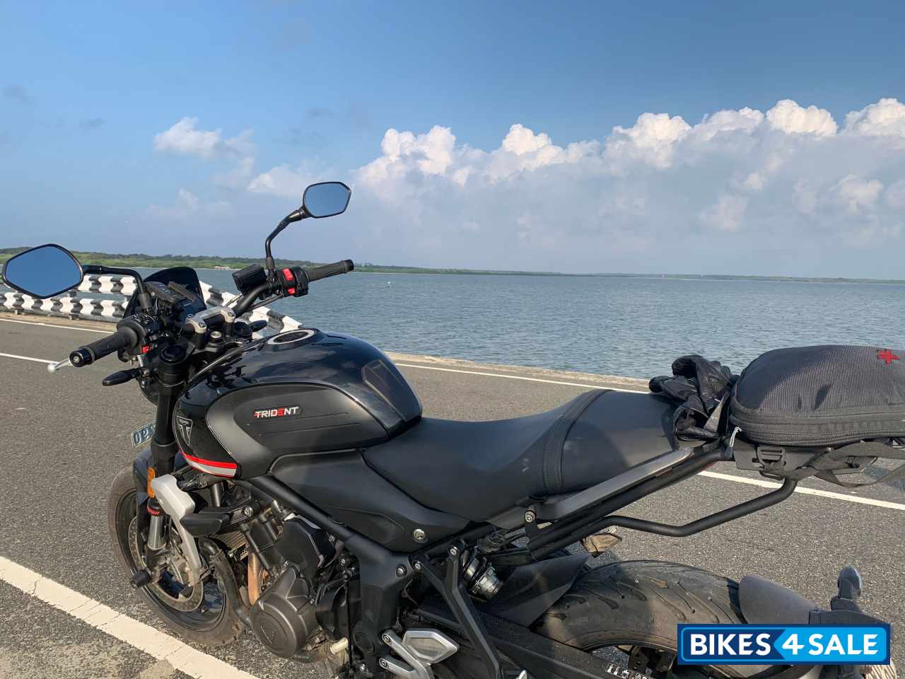 Black Triumph Trident 660