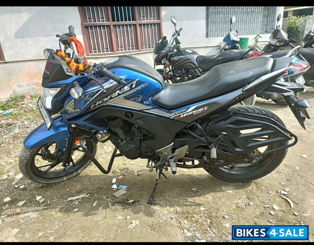 Blue Honda CB Hornet 160R