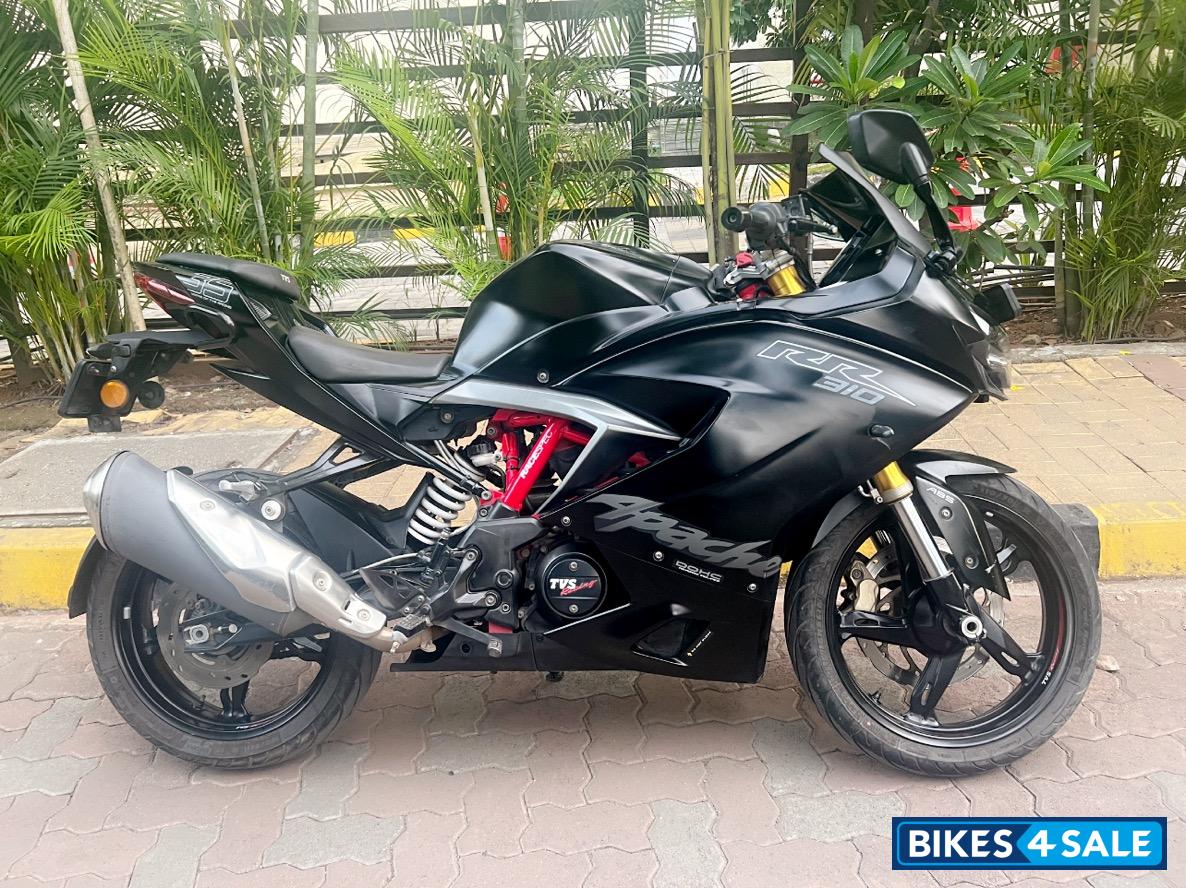Black TVS Apache RR 310 Black TVS Apache RR 310