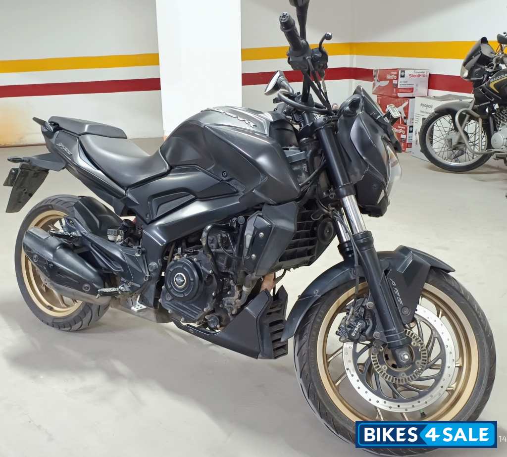 Black Matt Bajaj Dominar 400 Disc