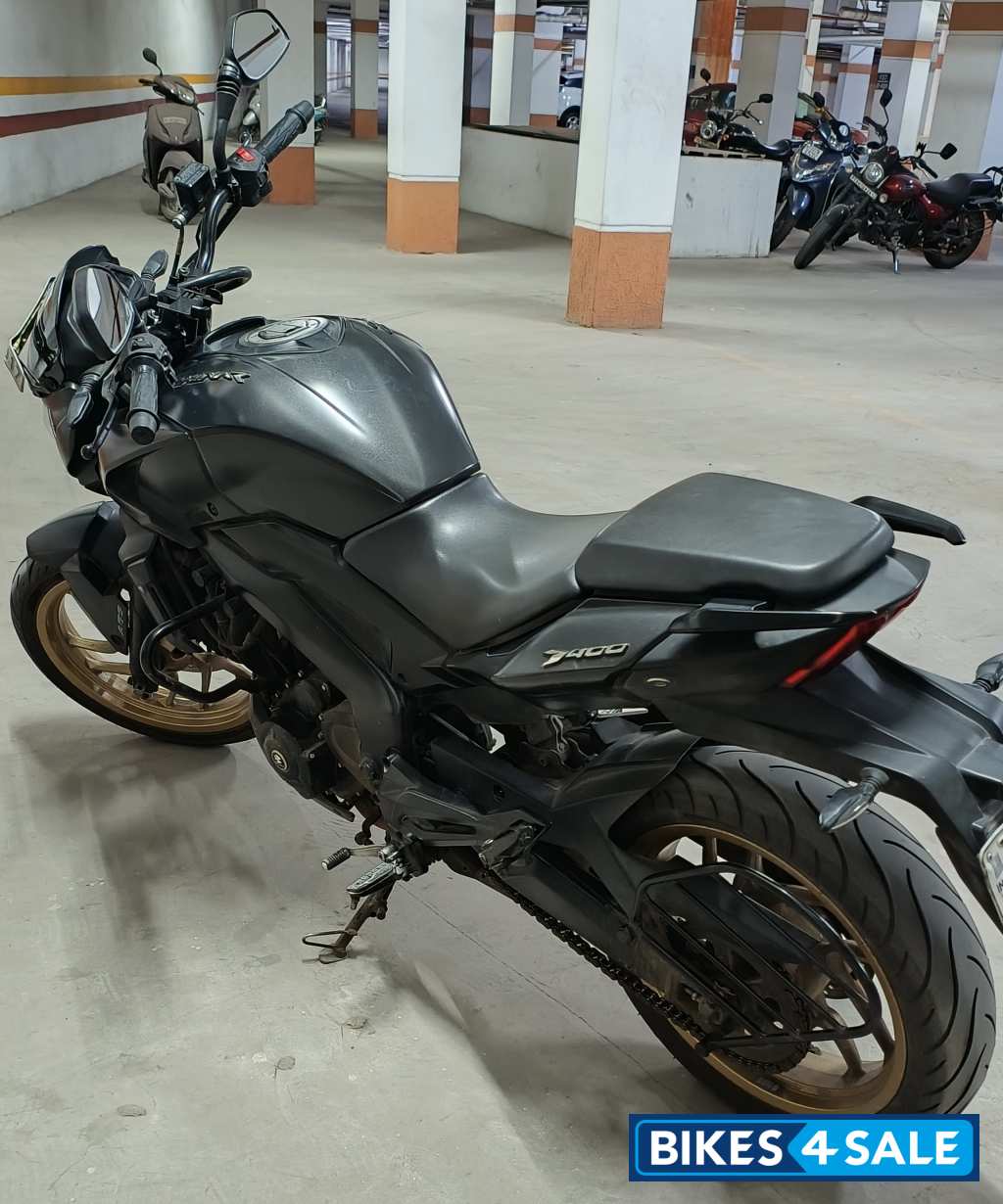 Black Matt Bajaj Dominar 400 Disc