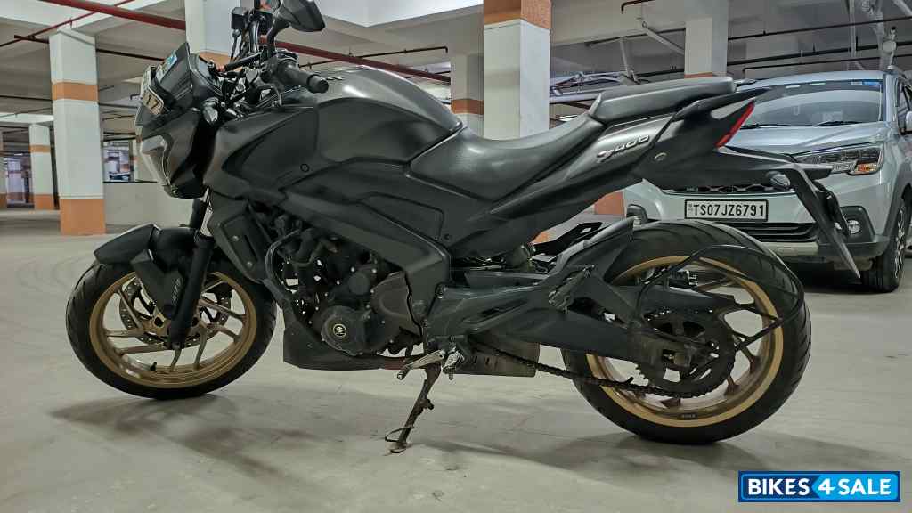 Black Matt Bajaj Dominar 400 Disc Black Matt Bajaj Dominar 400 Disc