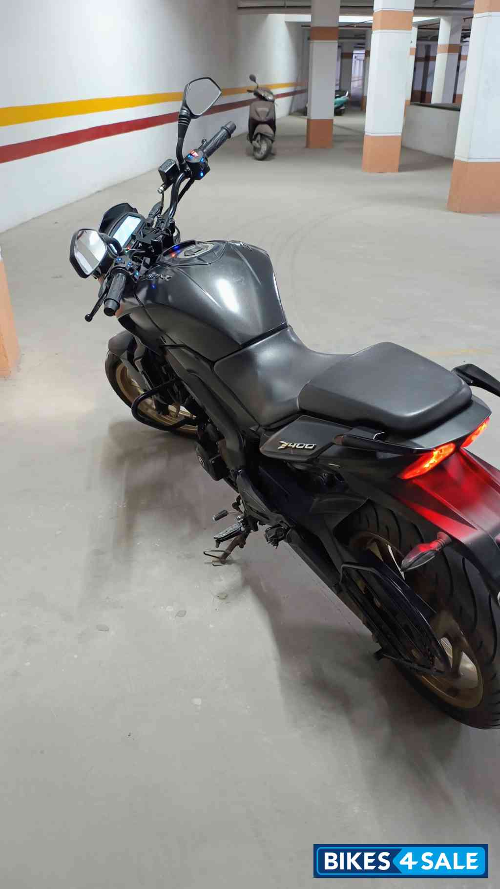 Black Matt Bajaj Dominar 400 Disc Black Matt Bajaj Dominar 400 Disc