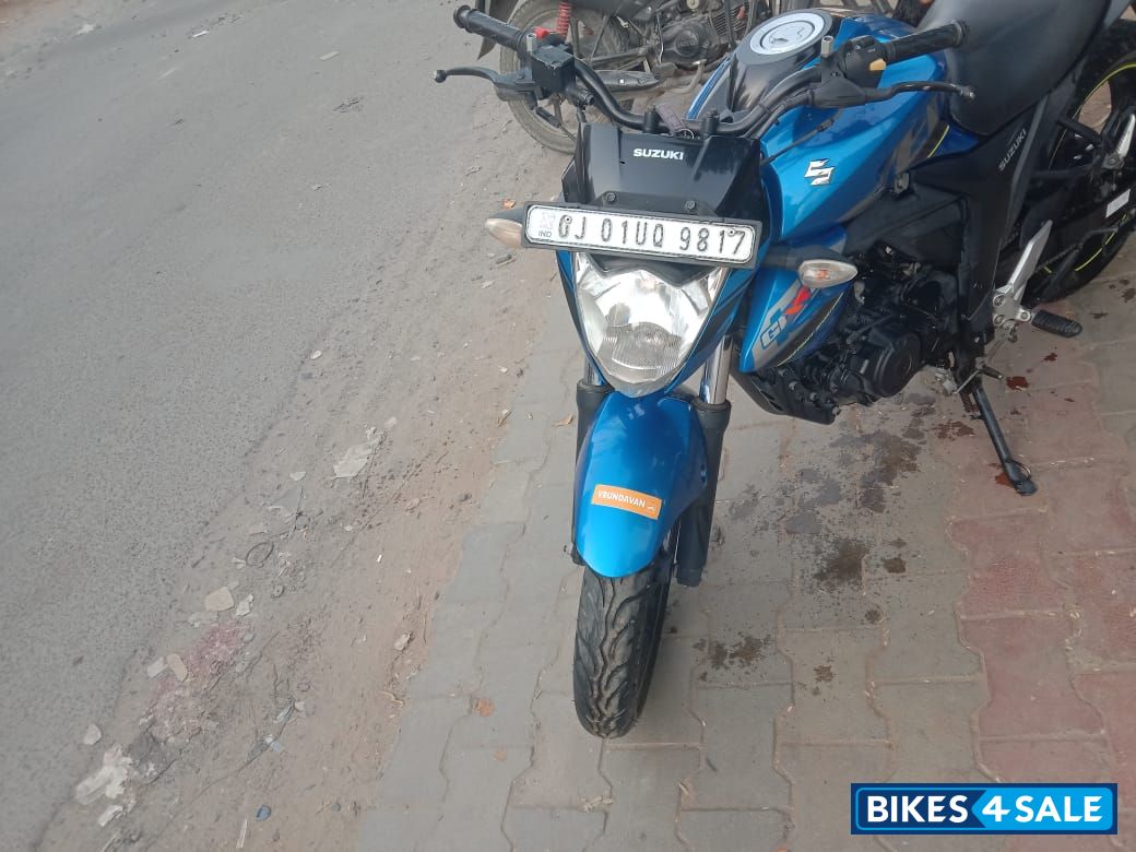 Blue And Black Suzuki Gixxer ABS