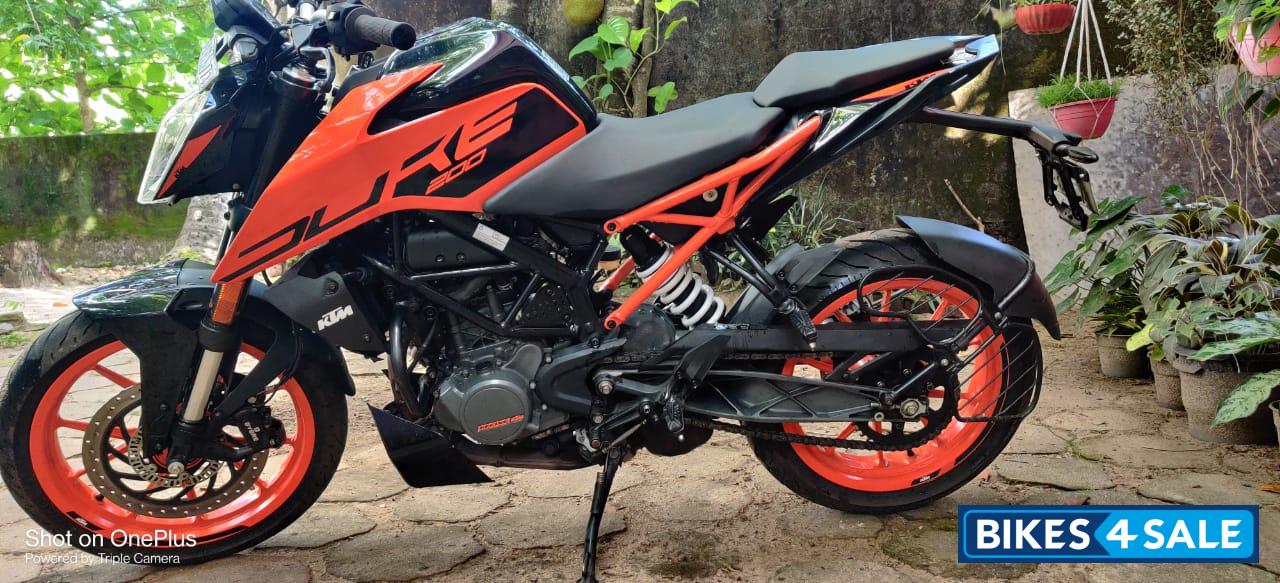 Electronic Orange KTM Duke 200 ABS