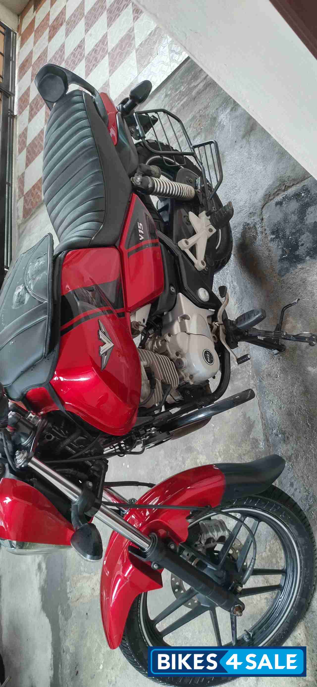 Red Bajaj V15