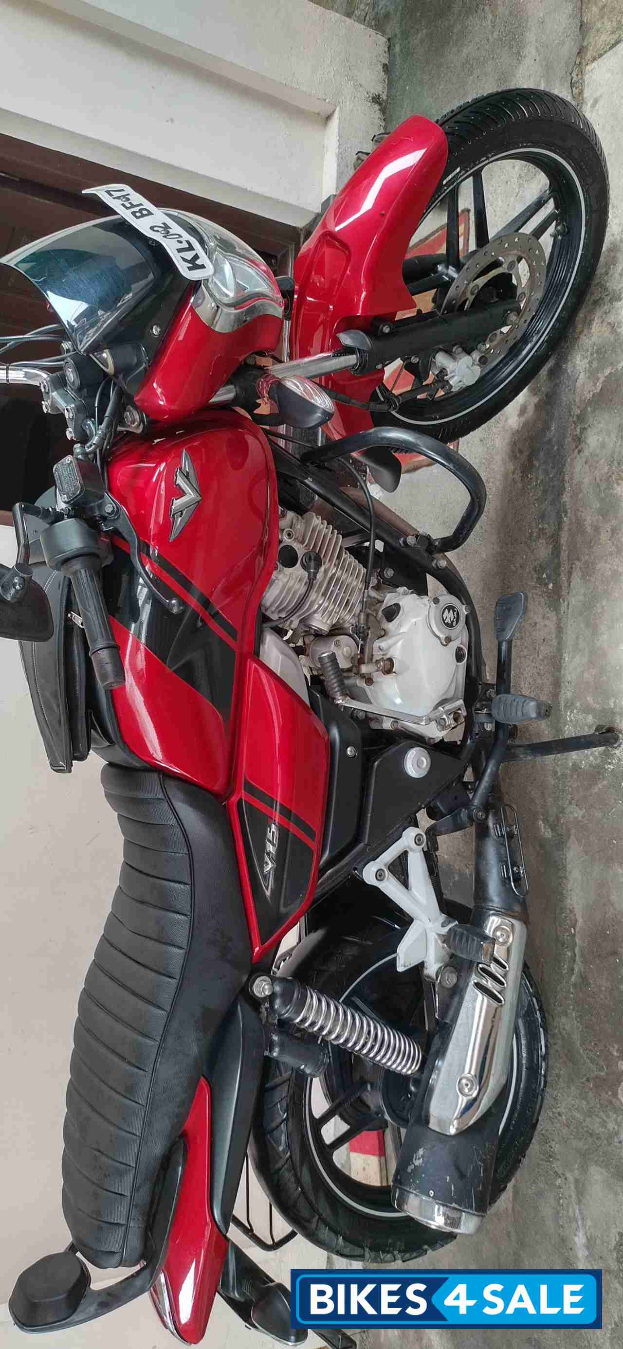 Red Bajaj V15