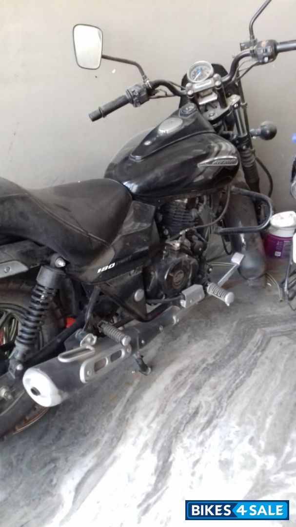 Black Bajaj Avenger Street 180