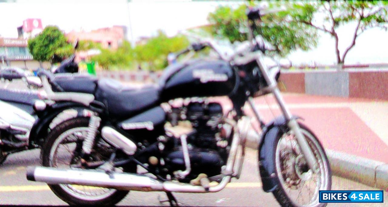 Black Royal Enfield Thunderbird 500 Black Royal Enfield Thunderbird 500