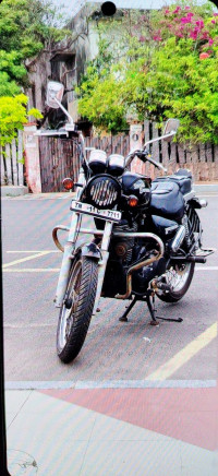 Black Royal Enfield Thunderbird 500