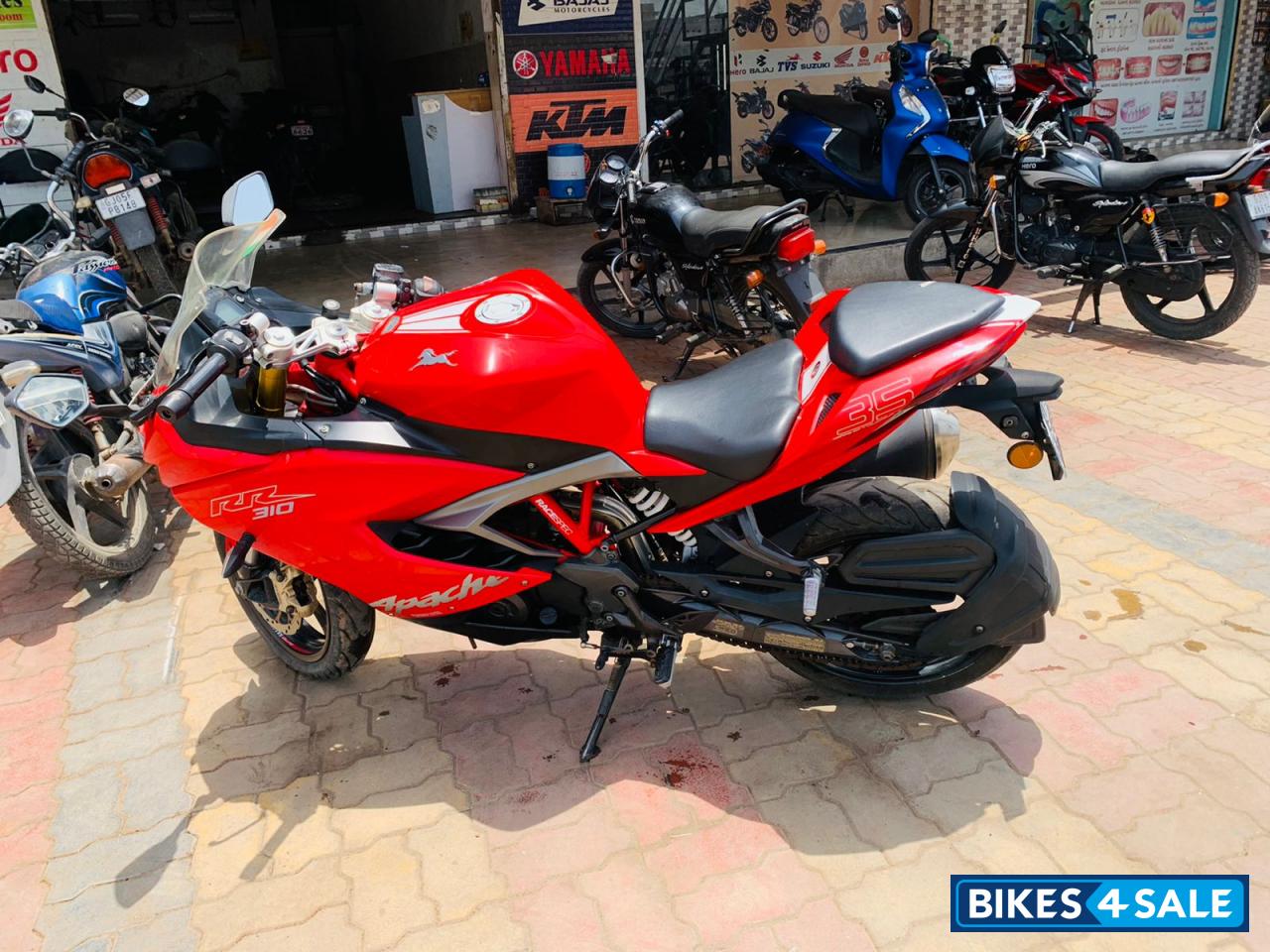 Red TVS Apache RR 310