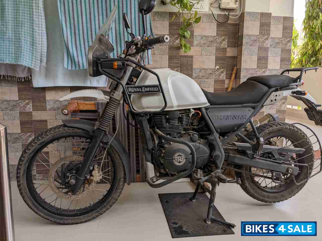 Snow Royal Enfield Himalayan