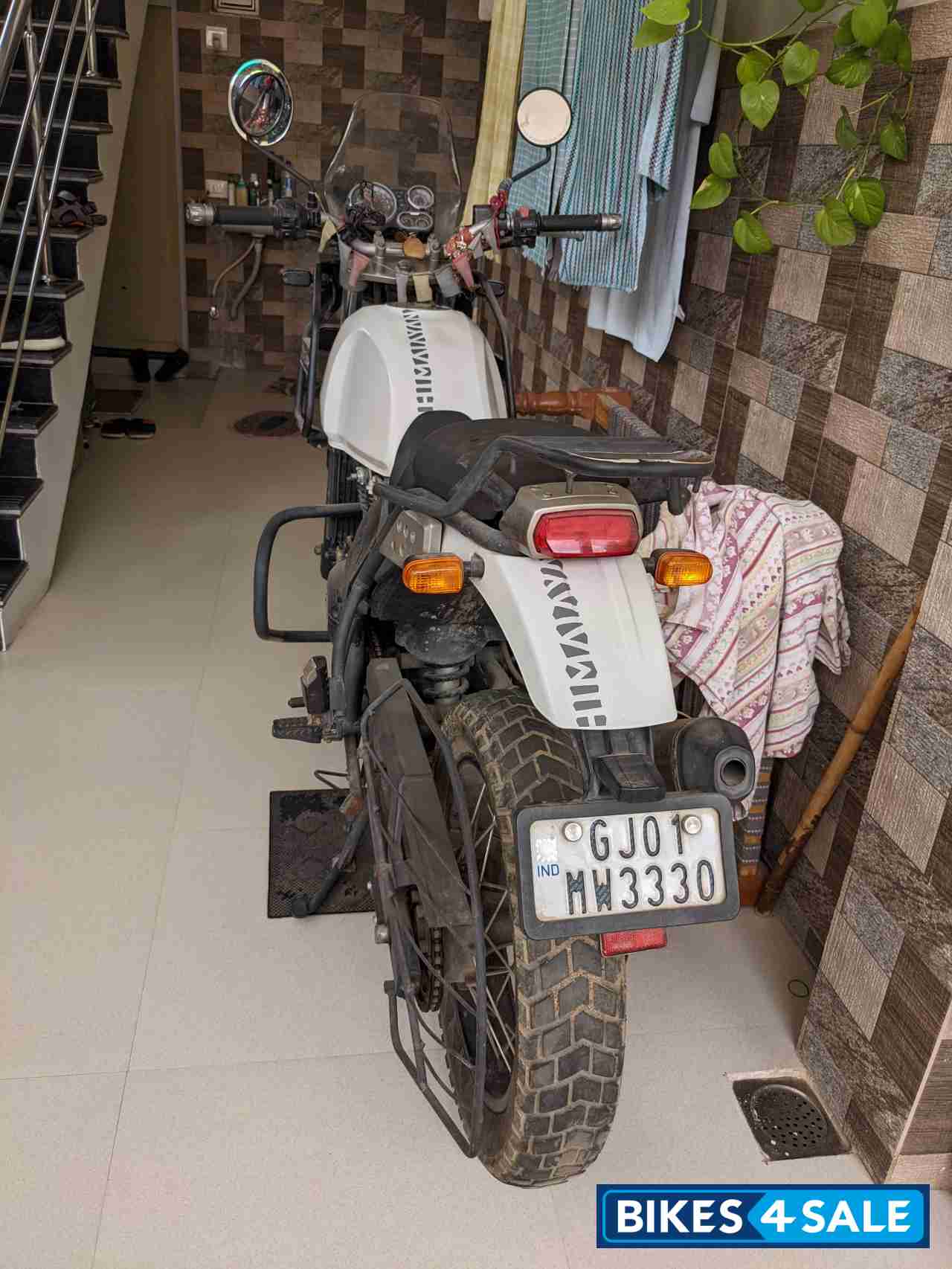 Snow Royal Enfield Himalayan