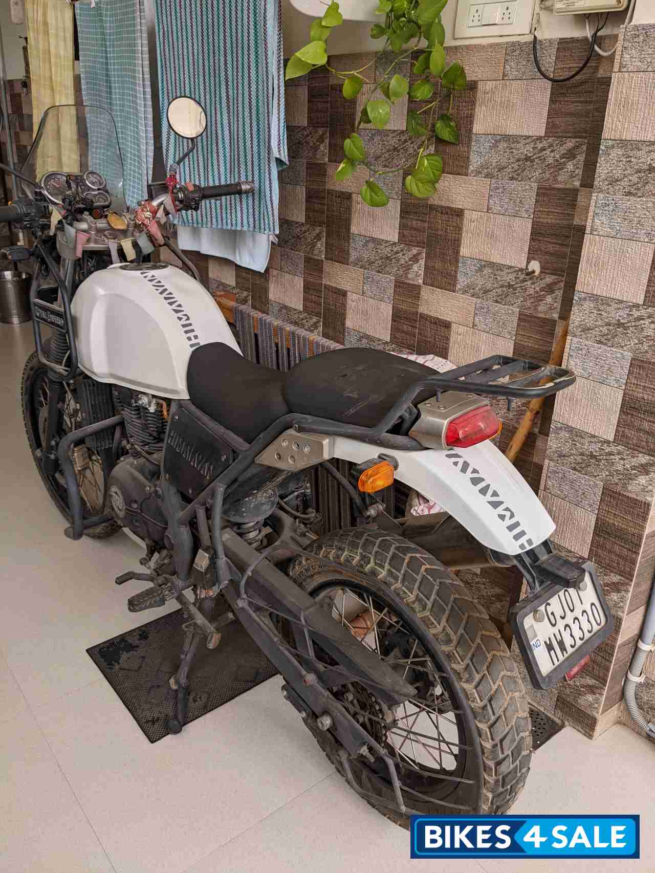 Snow Royal Enfield Himalayan