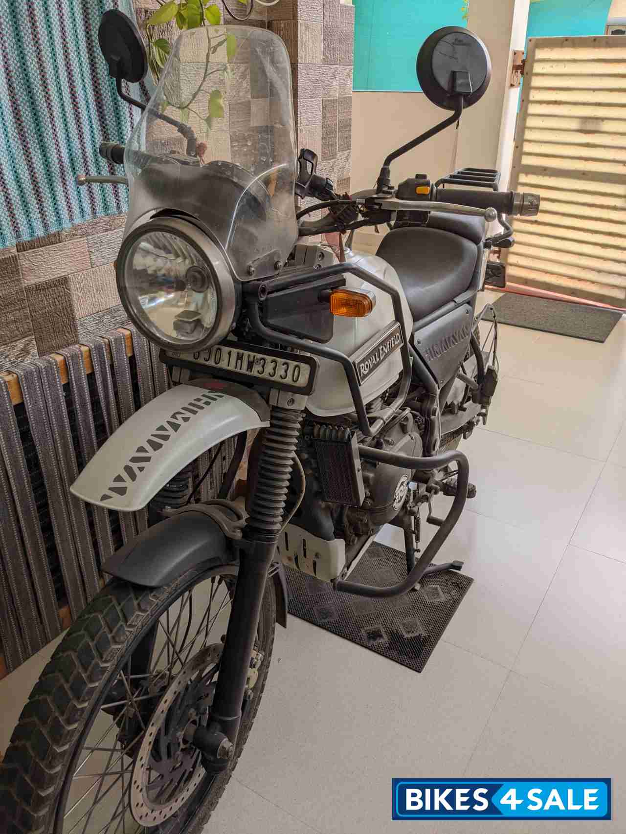 Snow Royal Enfield Himalayan