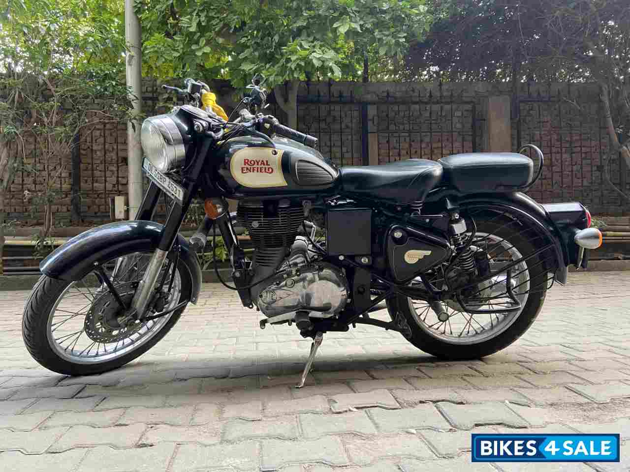 Black Royal Enfield Classic 350 Black Royal Enfield Classic 350