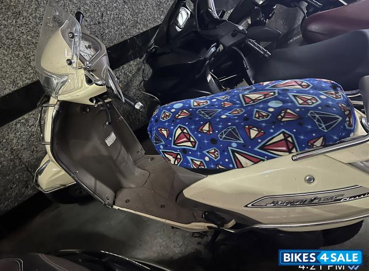 Sunlight Ivory TVS Jupiter Classic