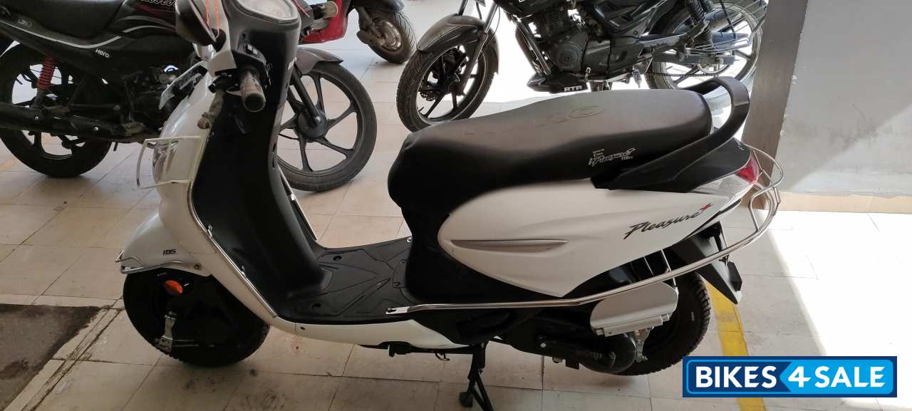 Silver White Hero Pleasure Plus 110