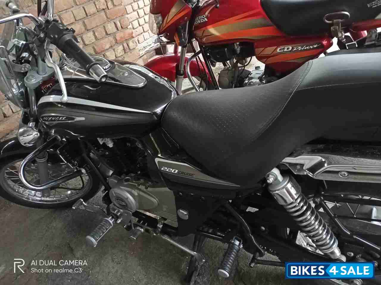Black Bajaj Avenger Cruise 220