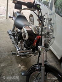 Black Bajaj Avenger Cruise 220