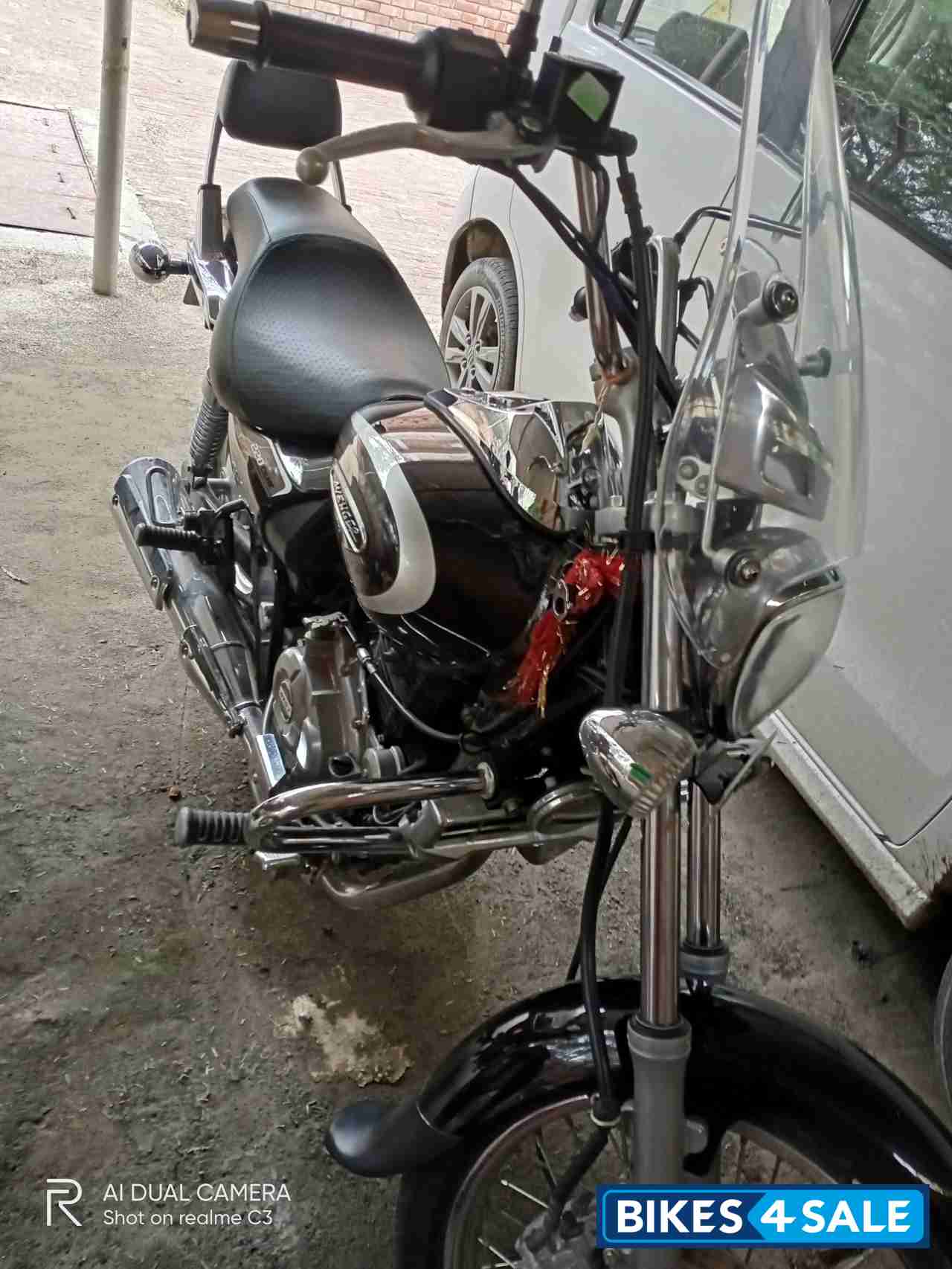 Black Bajaj Avenger Cruise 220