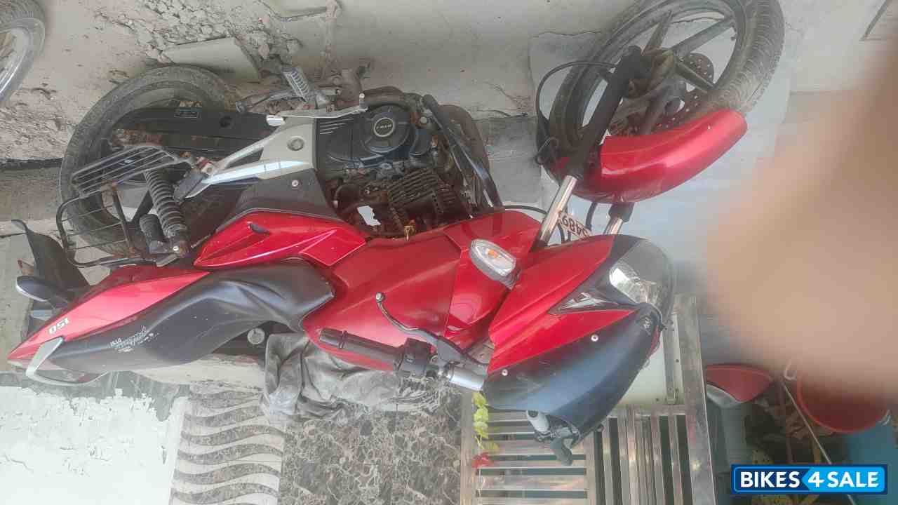 Red Bajaj Pulsar 150 DTSi
