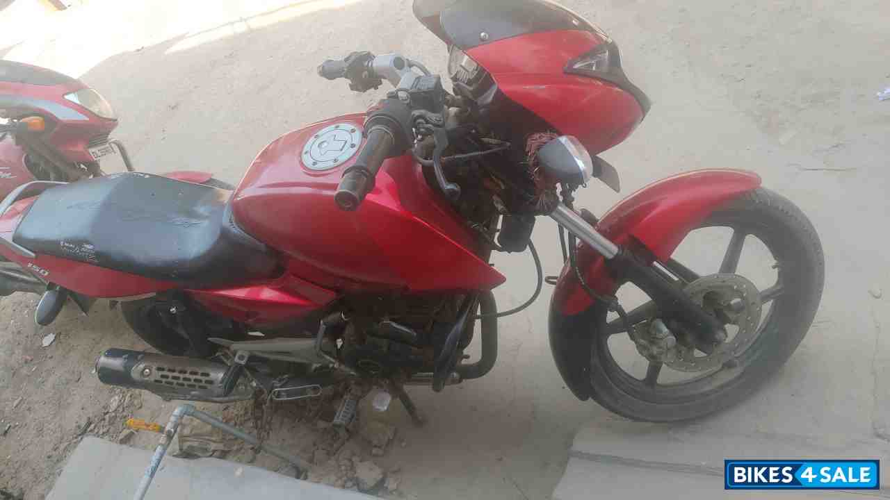 Red Bajaj Pulsar 150 DTSi