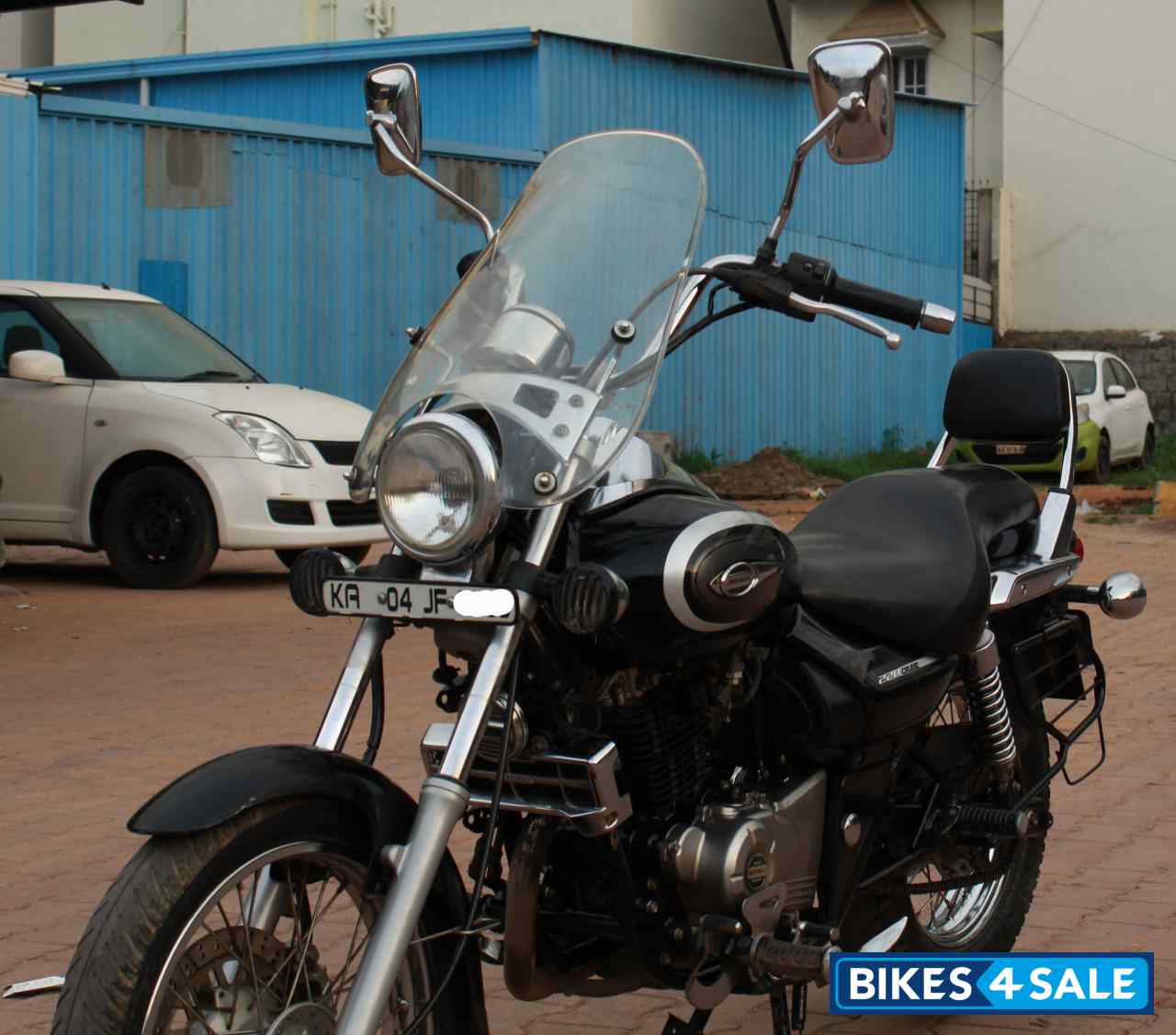 Black Bajaj Avenger Cruise 220