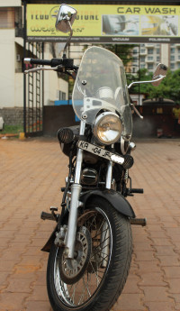 Black Bajaj Avenger Cruise 220