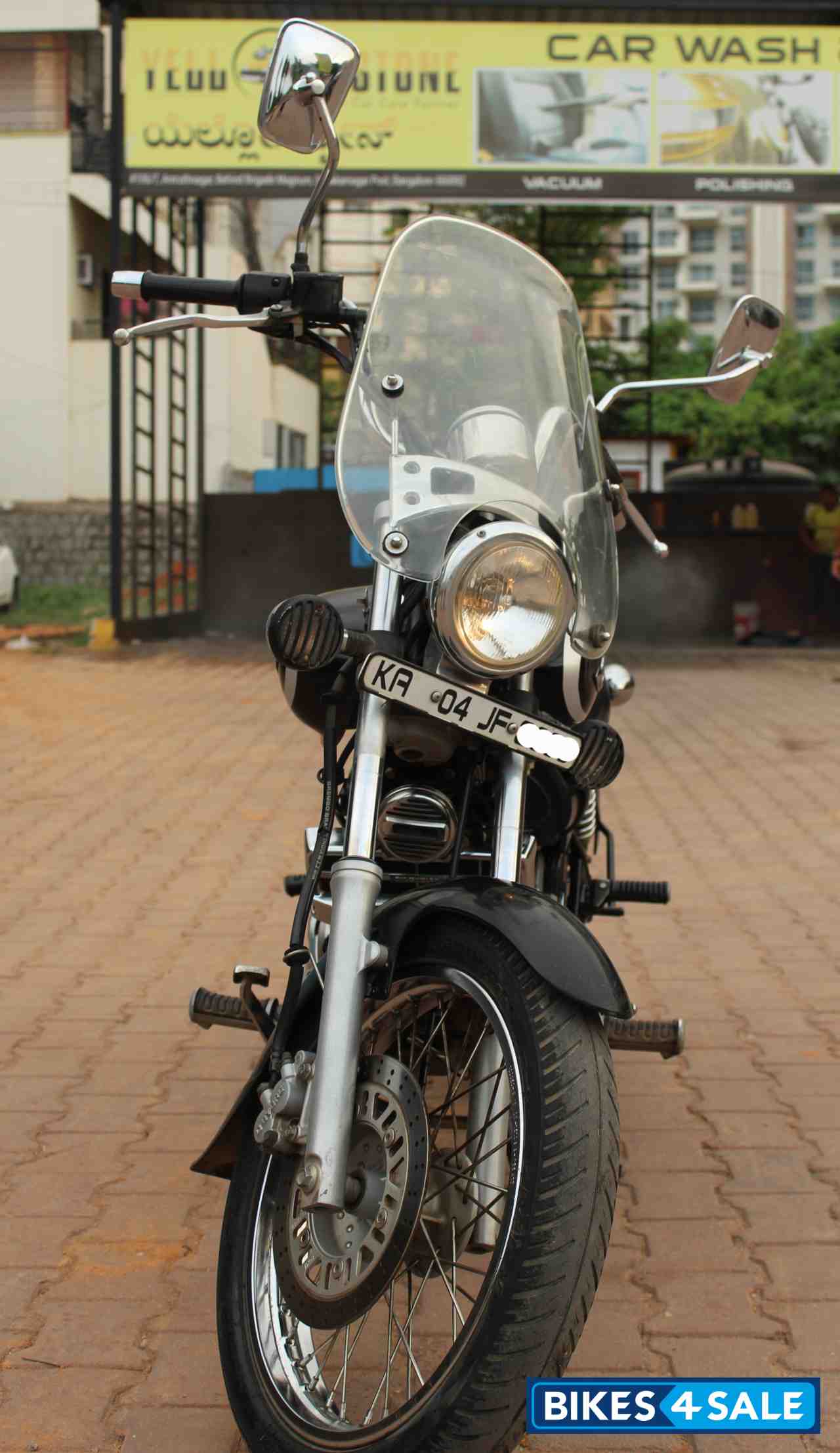 Black Bajaj Avenger Cruise 220