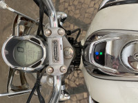 White Bajaj Avenger Cruise 220