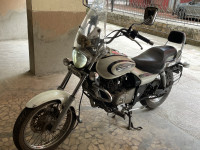 White Bajaj Avenger Cruise 220