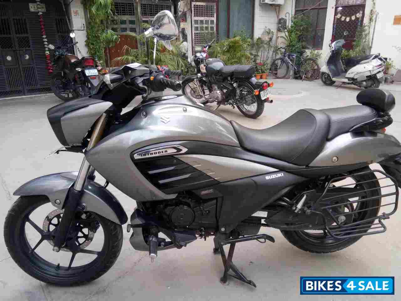 Metallic Grey Suzuki Intruder 150