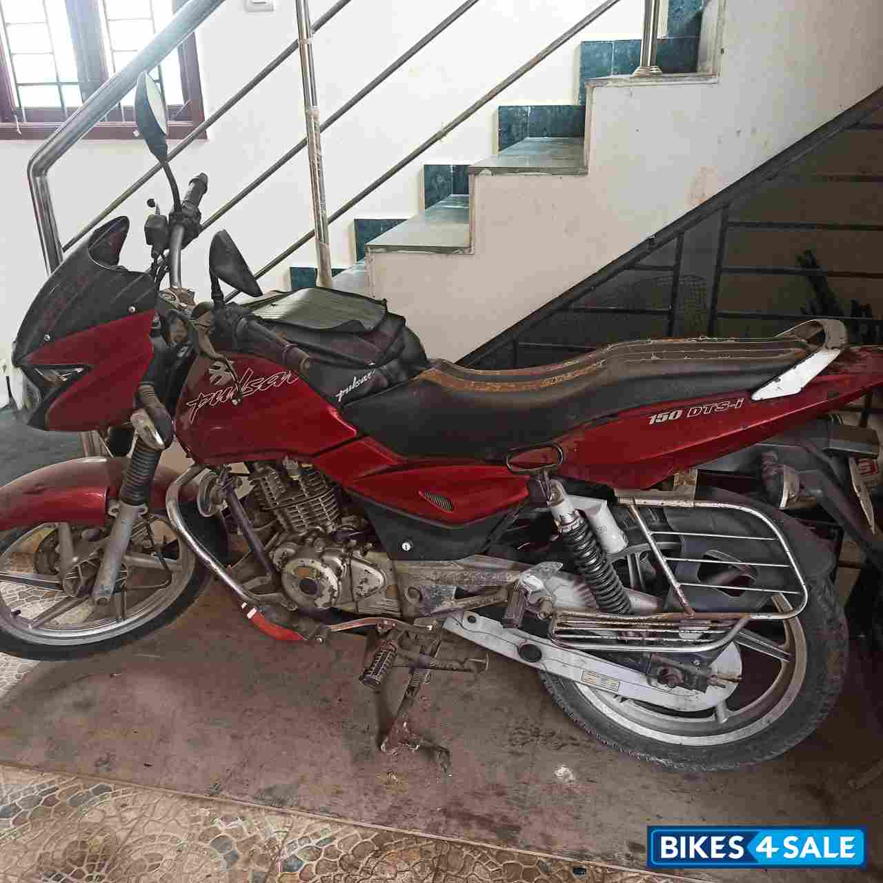 Red Bajaj Pulsar 150
