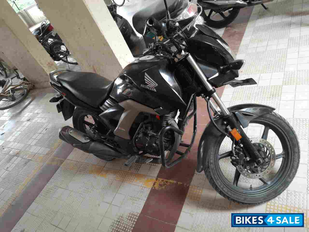 Black Honda CB Unicorn 160