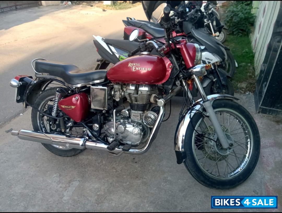 Red Royal Enfield Bullet 350 Twinspark