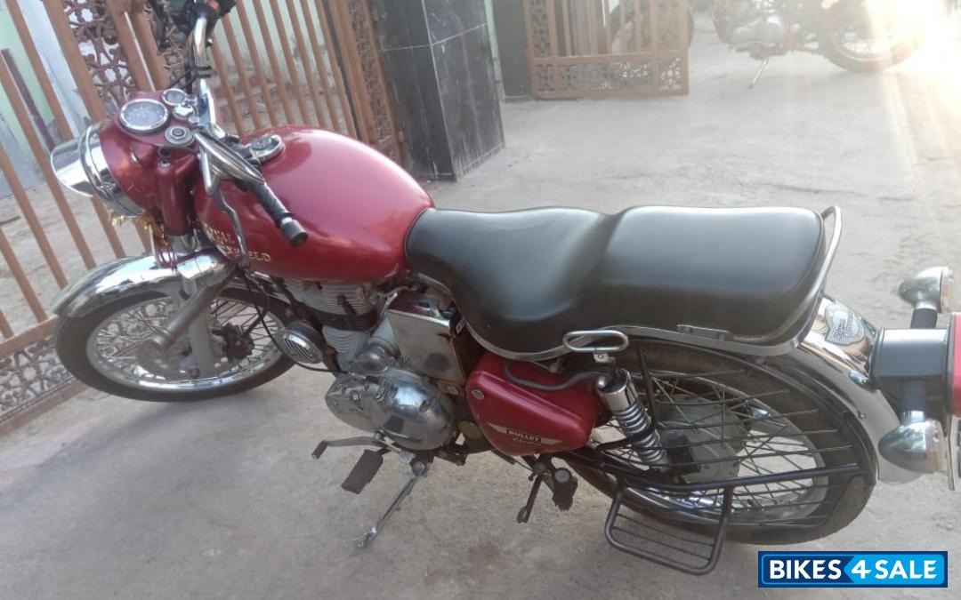 Red Royal Enfield Bullet 350 Twinspark
